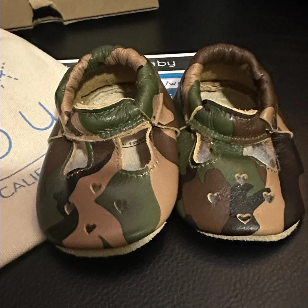 BirdRock Baby San Diego Genuine Leather Camouflage Moccasins Baby Size 4
